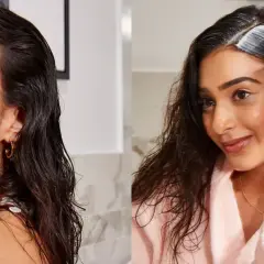 Mujer con pelo mojado se aplica tinte con brocha. Se puede teñir el pelo mojado para un color uniforme y duradero.