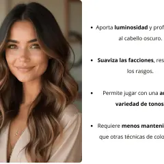 Mujer con cabello oscuro y reflejos miel, mostrando que es un balayage que aporta luminosidad y suaviza facciones.