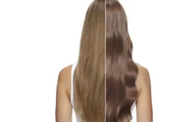 Comparación de cabello: antes y después. El lado izquierdo muestra un cabello rubio ceniza, mientras que el derecho revela un color de pelo castaño claro sedoso y brillante.