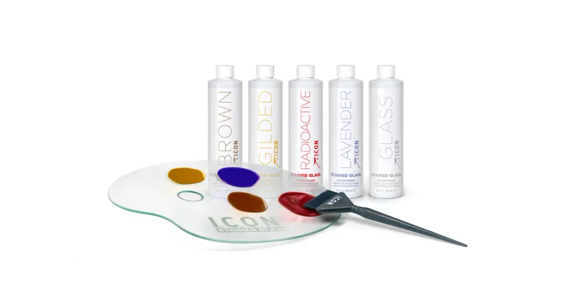 Paleta de peluquería con tintes ICON Stained Glass y pincel, ideal para aprender como hacer un arrastre de color.