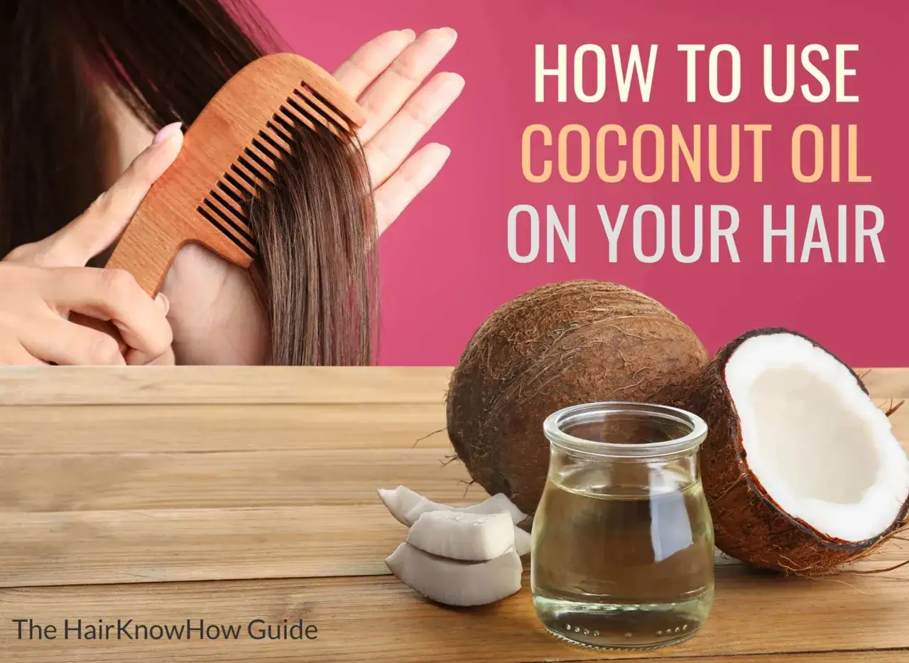 Descubre para qué sirve el aceite de coco en tu cabello. Peine de madera, coco y aceite en un frasco sobre una mesa de madera.